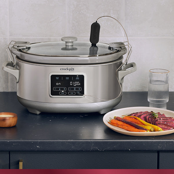 Crock-Pot 7-Quart Cook & Carry Slow Cooker with Sous Vide Function, Family-Sized Slow Cooker Warms up to 30 Hours, Modern Digital Display, Travel-Proof Locking Lid & Removable Temperature Probe