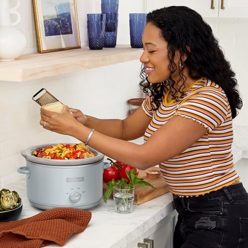 Crock-Pot Design Series 4.5-Quart Manual Slow Cooker, Serves 5+ People, Great for Chili, Soup, Stews, & More, Removable Stoneware is Oven & Dishwasher-Safe, Macaroon Blue